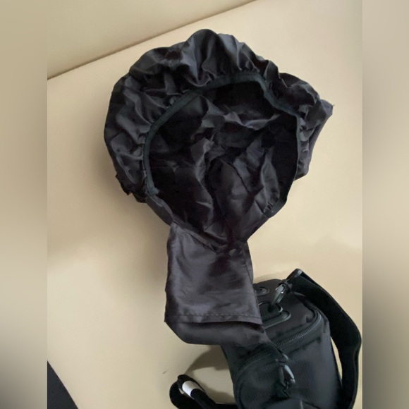 NWOT- padded camera bag w/ camera rain cover. - Picture 3 of 7